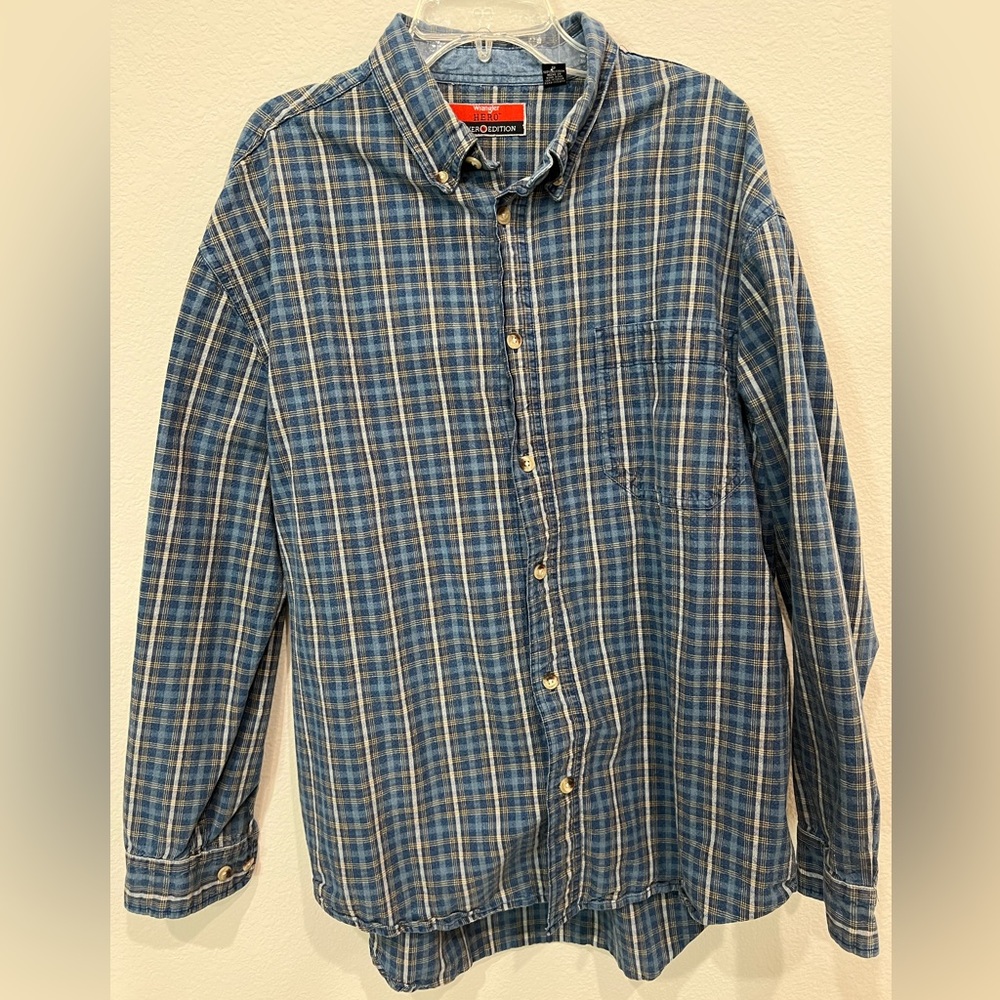 Wrangler long sleeve flannel button down.
